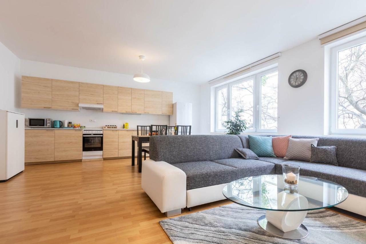 Spacious Apartment In The Old Town Of ברטיסלאבה מראה חיצוני תמונה